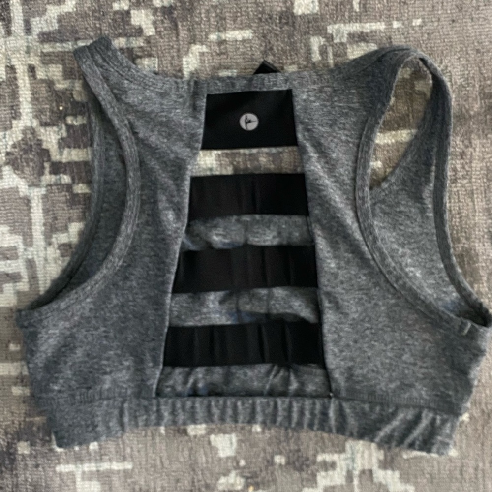 90 degrees women’s Small Grey and black sports bra, worn but in good condition - Picture 2 of 5